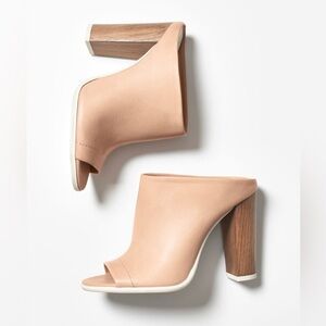 *NWOB* Vince. Women’s 10 Allison Leather Peep Toe Mule Heel in Nude